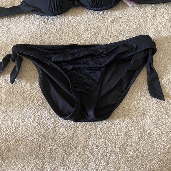 Black halter bikini, top: XS, bottom: S - Picture 3 of 3